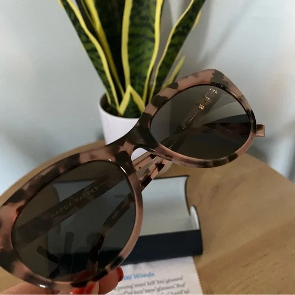 Warby Parker Tilley 285 52-19-145 Sunglasses with Case - Picture 5 of 13